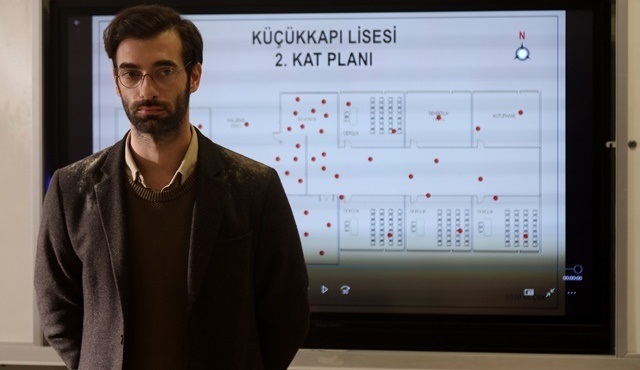 Öğretmen: ''İlk Dersimiz: Uyanış''