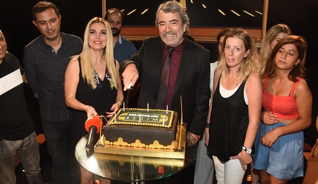 Selçuk Yöntem'e “Milyonluk Resim” setinde doğum günü sürprizi!