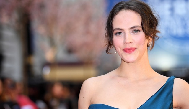 Jessica Brown Findlay, Cesur Yeni Dünya romanının dizi uyarlamasının kadın başrolü oldu