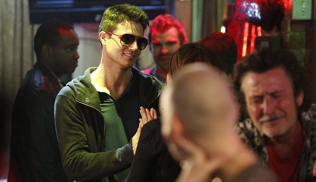 Robbie Amell, Chasing Life'a konuk oluyor