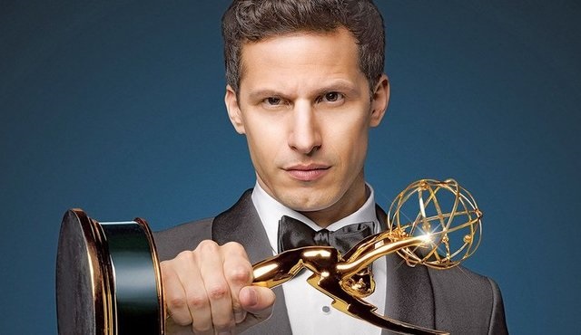 Sinir krizi geçirtmeyen Emmy töreni yapmışlar