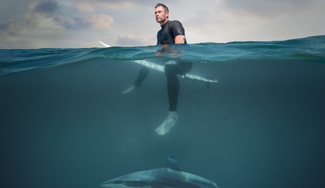 Chris Hemsworth ile Köpekbalığı Sahili, National Geographic WILD ekranlarında!