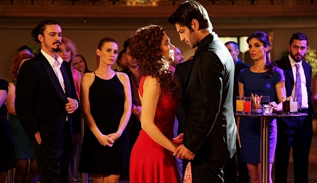 Nisan ve Sinan’in romantik tango gösterisi, dün akşama damgasını vurdu!