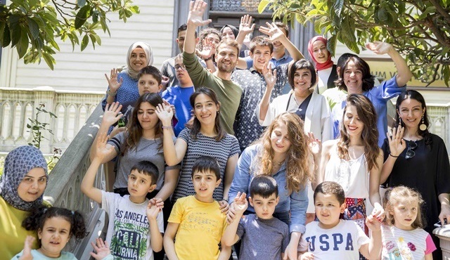 Aras Bulut İynemli otizmli çocuklarla bir araya geldi!
