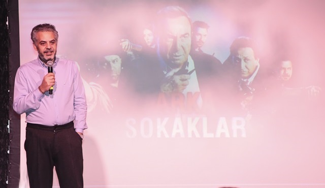 Arka Sokaklar ekibi başarısını kutladı!
