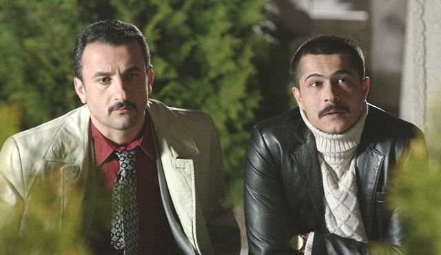 İsmail Hacıoğlu yeni filmi ''Kafes'' için türkü söyledi!