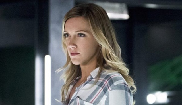 Katie Cassidy, bütün DC/The CW dizilerinin düzenli oyuncusu oldu.