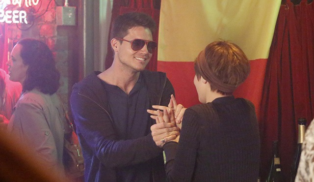 Robbie Amell, Chasing Life'a konuk oluyor