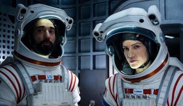 Netflix, Hillary Swank'li yeni dizisi Away'den yeni bir fragman ve afiş paylaştı