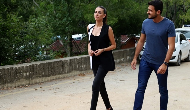 Does Ejder realize his feelings for Elvan in Sen Benimsin?