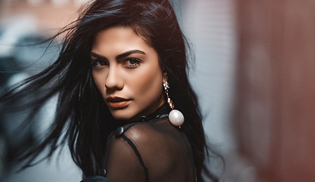 Burak Aksak'ın yeni filminin başrol kadın oyuncusu Demet Özdemir oldu!