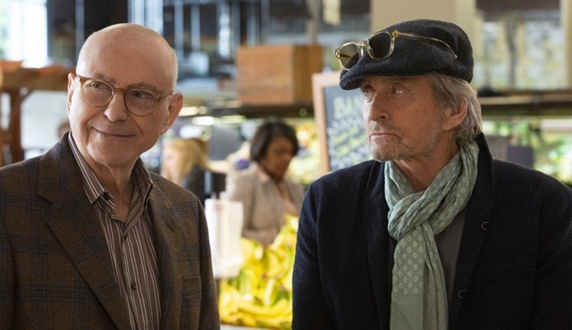Netflix'in Michael Douglas'lı dizisi The Kominsky Method'dan yeni tanıtım geldi