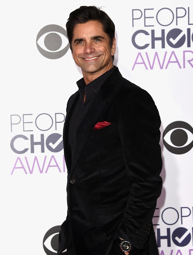 People's Choice Awards'ta hangi ünlü ne giydi?