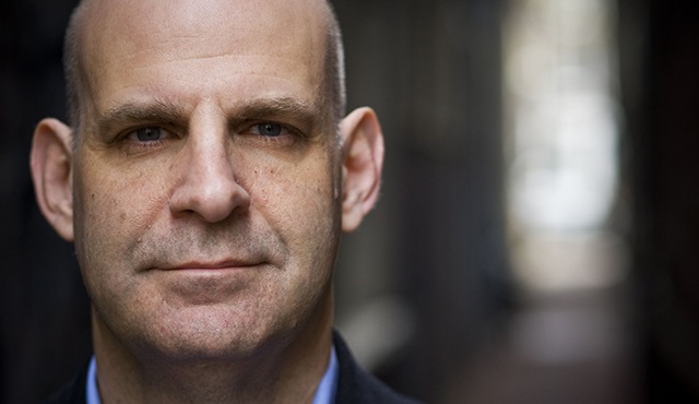 Harlan Coben: Michael C. Hall sektördeki en iyi oyunculardan biri