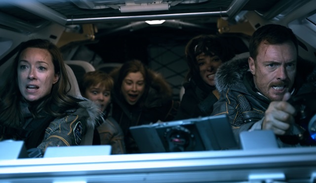 Netflix, Lost in Space'in yayın tarihini yepyeni bir tanıtım fragmanı ile duyurdu!