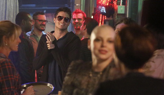 Robbie Amell, Chasing Life'a konuk oluyor