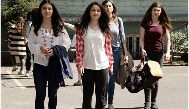Cehennem, insan yüreğinde sevginin bittiği yerdir.*