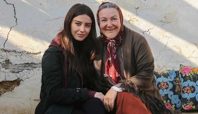 Sumru Yavrucuk ve Özge Gürel’li Annem filminin afişi yayınlandı!