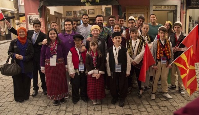 Seksenler setinde 23 Nisan coşkusu!