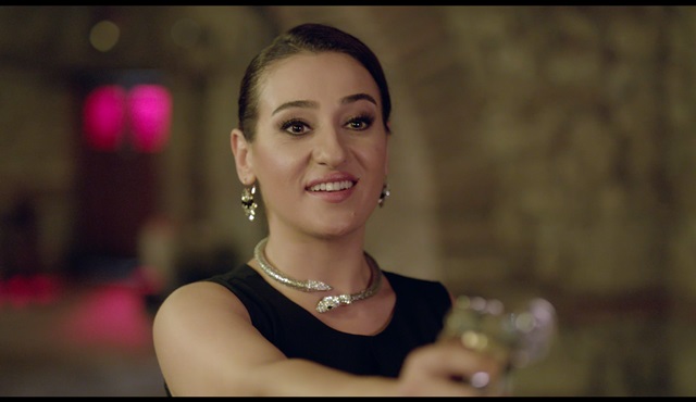 Derya Karadaş; “Geniş Aile: Yapıştır!”da tarihi eser kaçakçısı oldu!