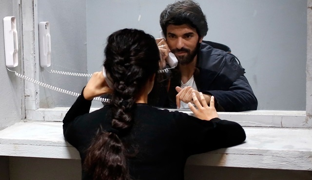 İkimiz bir yalanın doğrularıyız