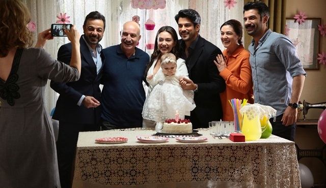 Kara Sevda'da unutulmaz doğum günü kutlaması!