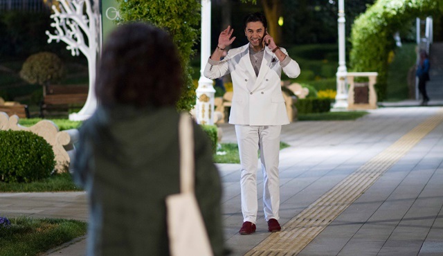 He Loves Me, He Loves Me Not | SERIES PREMIERE