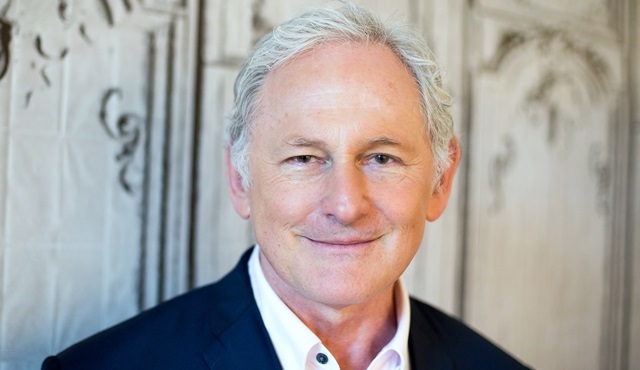 Victor Garber, Netflix için uyarlanan Tales of the City'nin kadrosunda