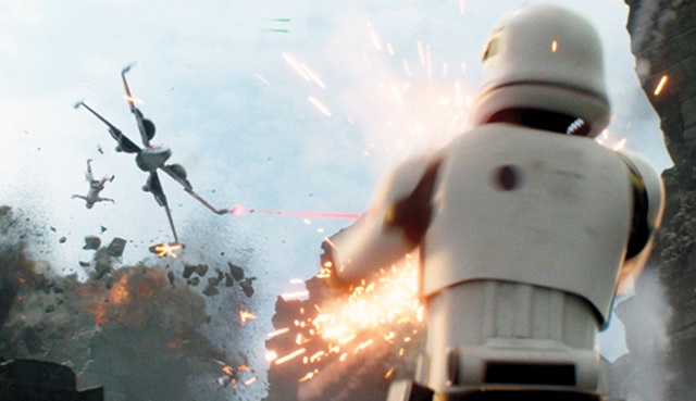 Star Wars: Bölüm VII - Güç Uyanıyor filminden yeni kareler geldi