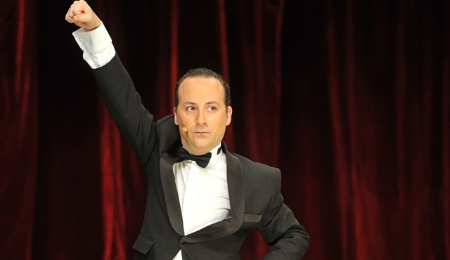 Tolga Çevik, ‘Müdür Ne’aptın? ile kapalı gişe oynuyor!