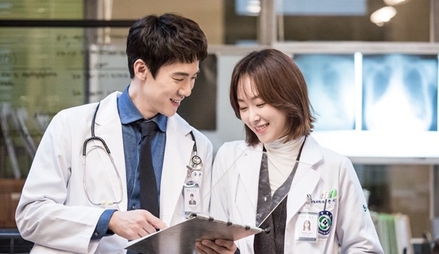 Romantic Doctor Teacher Kim rekor tazeledi!
