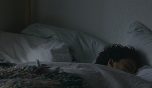 Elit İşcan’ın kısa filmi Uyuyamadım, Eve Gidiyorum, Riga’da yarışıyor!