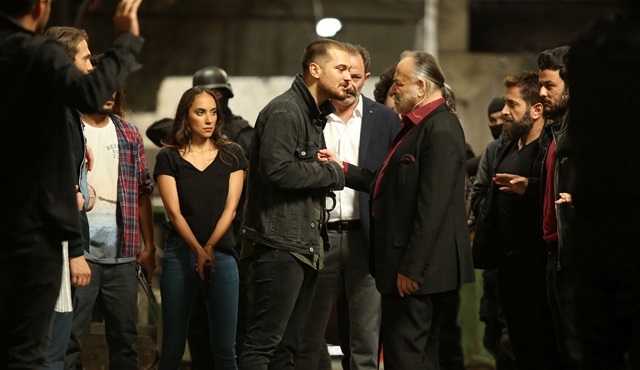 İçerde'de Sarp, oyuna getirdikleri Celal’e sonunda kelepçeyi taktı!