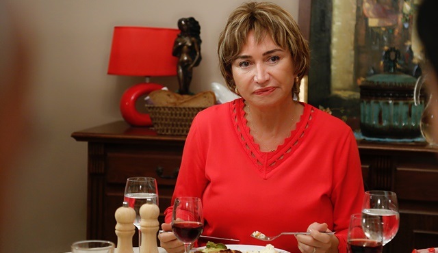 Demet Akbağ'ın fedakar Türk annesi Türkan ile tanışmaya hazır mısınız?