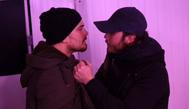 İçerde'de Sarp ve Mert ölüm tehlikesiyle karşı karşıya!