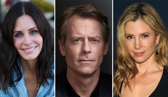 Courteney Cox'lu Shining Vale dizisi Starz'dan onay aldı