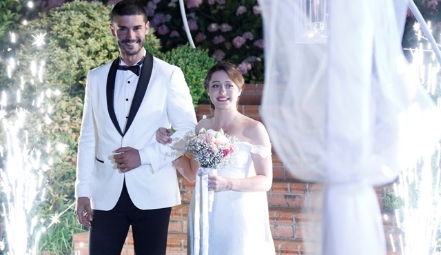 Cumartesi'nin reyting birincisi 'İlişki Durumu: Karışık' oldu!