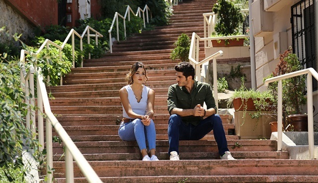 Aşk Laftan Anlamaz | Cenk causes problems between Hayat and Murat 