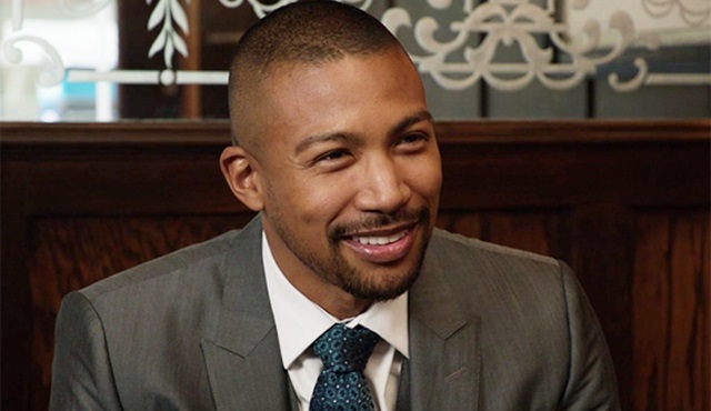 Charles Michael Davis Younger dizisinde kalıyor