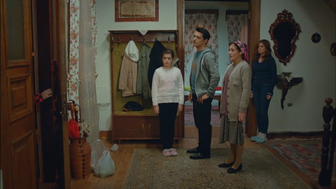 ''Siz ne yaptığınızı sanıyorsunuz? Siz beni delirtmeye mi çalışıyorsunuz?''