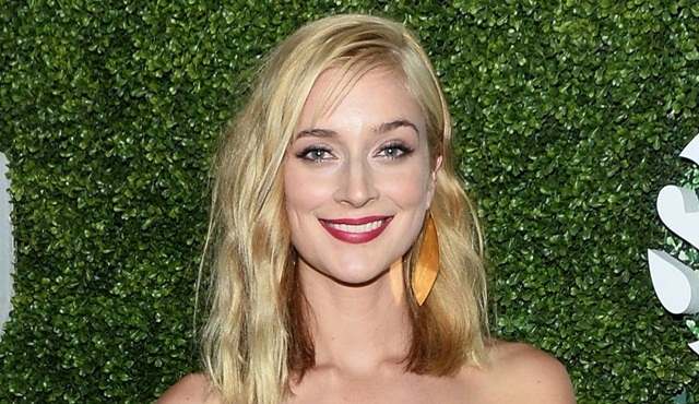 Caitlin FitzGerald, Unreal'ın merkezdeki gelin adayı oldu