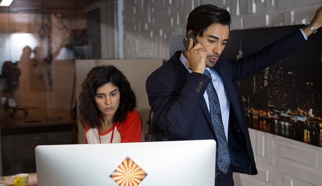 Seviyor Sevmiyor | Yiğit's unexpected reaction catches Deniz off-guard 