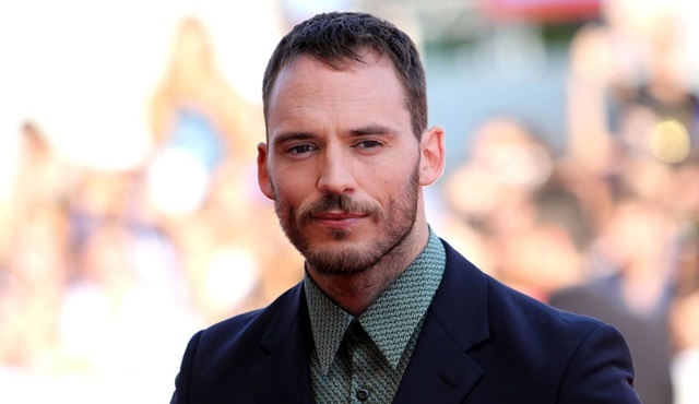 Sam Claflin, Charlie’s Angels filminin kadrosuna dahil oldu